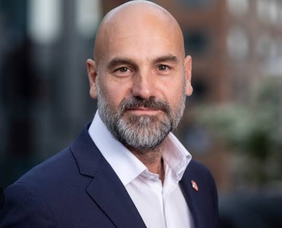 Mark Shuttleworth Biography